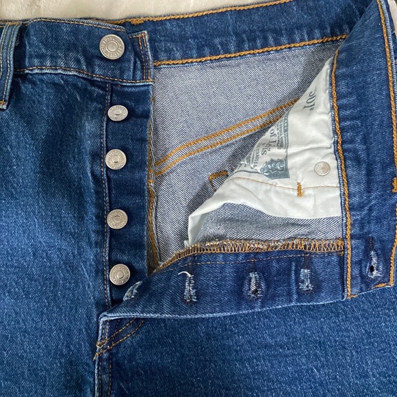 Levi’s 501 Wedgie fit shorts - Picture 2 of 8